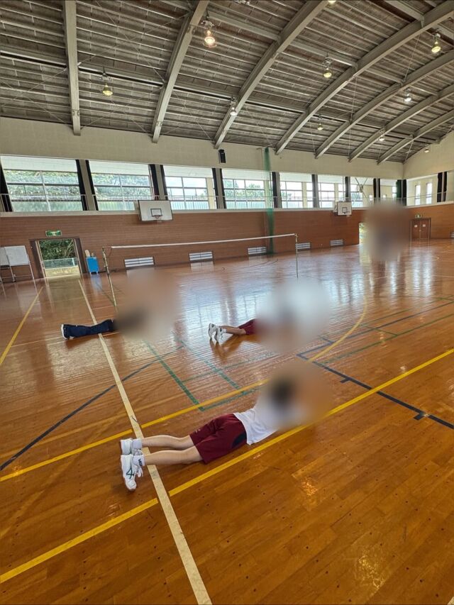 こんばんは😊至 ITARU です😊
秋の深まりを感じられる今日この頃、皆様におかれましてはいかがお過ごしでしょうか?
さて、先日の「西岐波ふれあい夏まつり」の売り上げで、スポーツレクリエーションをさせていただきました😊小学生から高校生まで、大いに盛り上がりました。今回のレクリエーションでは、中学校の体育館をお借りして、ビーチフラッグ、バレーボール、ドッジボールを行いました🏃♀️🏐売上につきましては、各競技の景品に変えさせていただきました🎁
たくさんの方々にご協力をいただきありがとうございました🙇♀️今後も勉強はもちろん、人とのつながりの中でも学びを深めていける場を目指して尽力いたします🙇♀️今後ともどうぞよろしくお願いいたします🙇
また、10月26日(日)には、今年も「かねこキッズまつり」に出店させていただきます💪新天町ハミングロードにて、9:30〜14:00まで、数多くの出店やイベントが準備されています。お時間がございましたら、こちらにも是非、足を運んでいただけますと幸いです🙇♀️
現在、生徒受付をしております💁♀️至では、小学4年生から高校3年生までを対象にさせていただいております😊今年度もたくさんの方々にご入会いただいておりますことをありがたく思います🙇お席の方が少なくなってまいりました。ご希望の曜日、コース等がございましたらお早めにご連絡をいただけますとありがたく思います☺️また、ご不明な点がございましたら、ご連絡をいただければと思います。
来年度以降、入会をご検討の方がいらっしゃましたら、こちらもお気軽にご連絡いただければと思います☺️
至 ITARU では、本教室の学習スタイルを、まずは無料で体験していただけます。
お気軽にお問い合わせください😊
「至 ITARU」の詳しい教室情報は、LINE公式アカウントにご登録ください。資料を返信させていただきます😊お電話でのお問い合わせ(070-4486-7496)も対応させていただいております。お気軽にご連絡いただければと思います🙇♀️
また、本教室のホームページもございます☺️本教室の取組についてご紹介させていただいております。こちらのお問い合わせフォームからのお問い合わせも可能ですので、ご利用いただければと思います☺️
LINE公式アカウントご登録はこちらへ
➡️https://lin.ee/DLrmrHW
ホームページはこちらへ
➡️https://studyroomitaru.com
#至
#宇部市
#西岐波
#塾
#学び放題
#考動
#小学生
#中学生
#高校生
#自立型個別学習指導
#国語集団授業
#学校帰り
#学習習慣
#駄菓子屋
#レクリエーション
#かねこキッズまつり